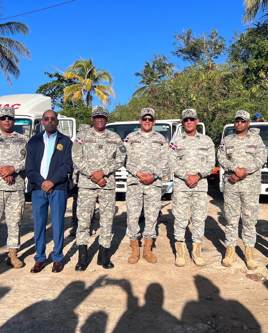 La Armada encabeza jornada de limpieza en playa de Boca Chica