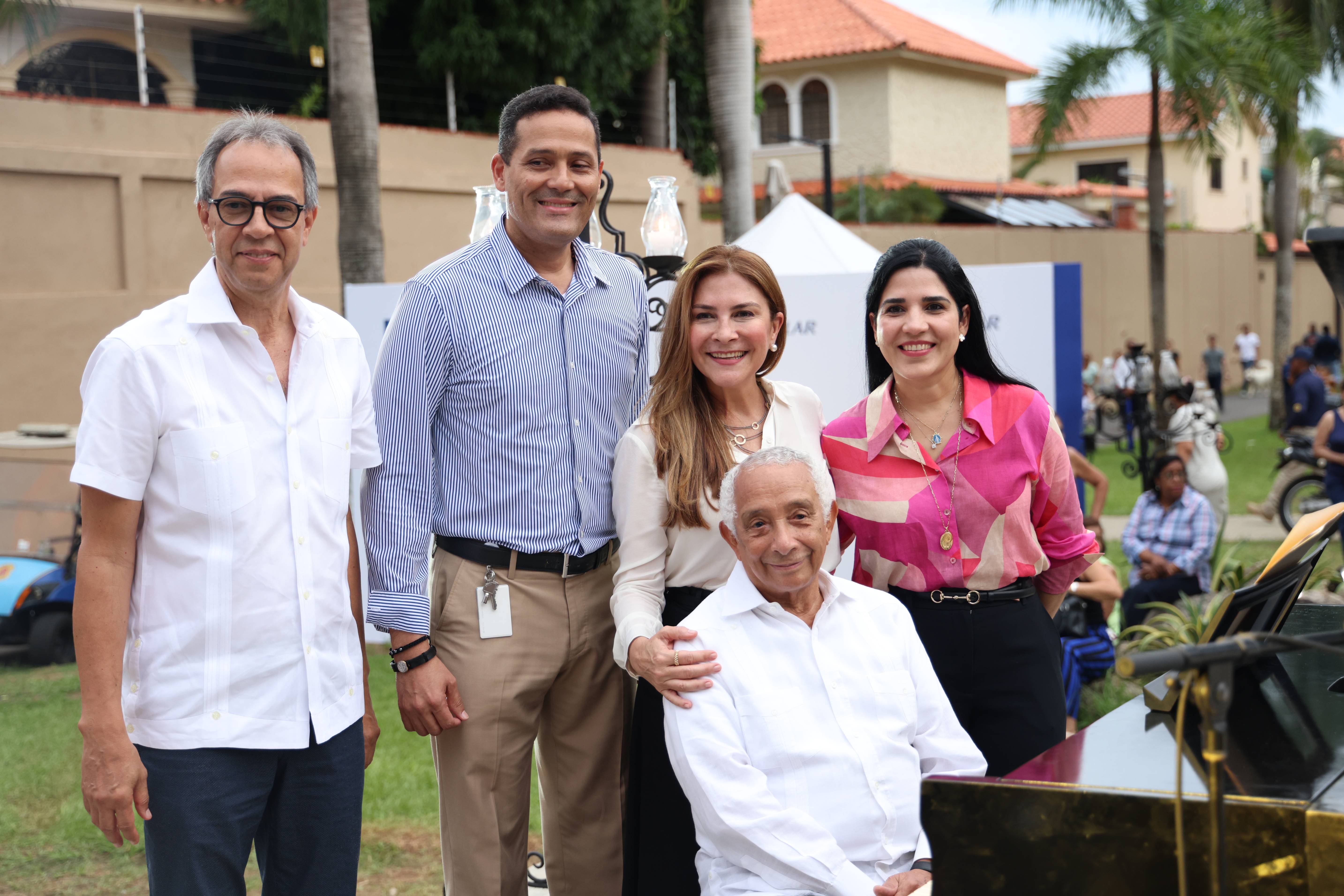 Banco Popular, ADN y Mazda llevan alegría a residentes de Las Praderas a  ritmo del piano de Rafael Solano – PaginaUno.Do – Toda la información  oficial en un solo lugar