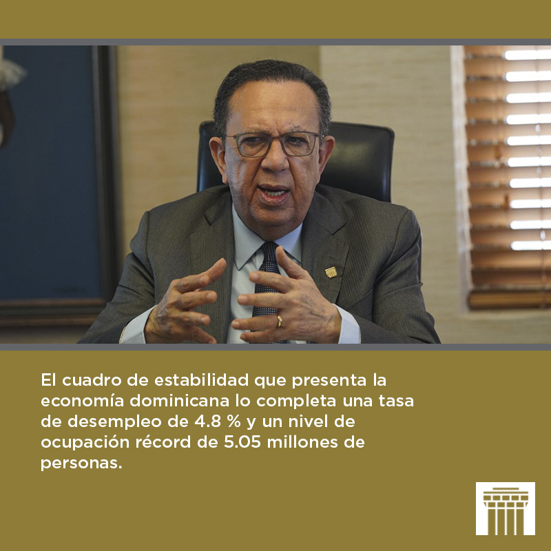 Fotografía del gobernador con mensaje del gobernador del Banco Central. (PaginaUno.Do)